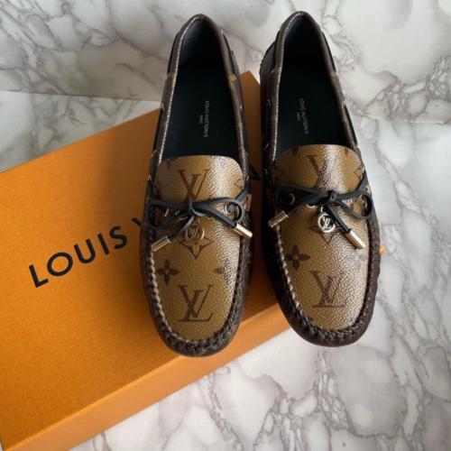 شوز فلات نسائي LV
