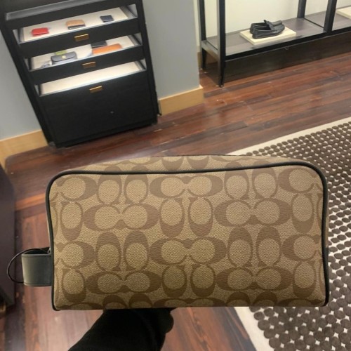 شنطة رجالي من كوتش coach