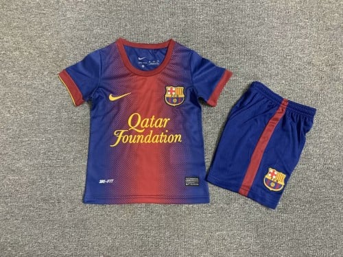 طقم برشلونة للاطفال 2013