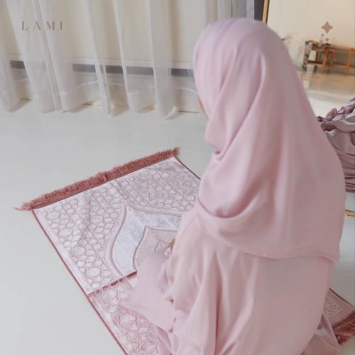 طقم شرشف صلاة غبار الورد