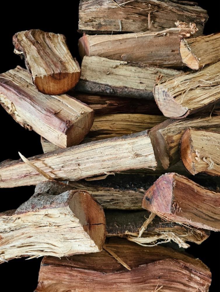 Bois de chauffage d&#39;acacia : une source d&#39;énergie et de chauffage durable
