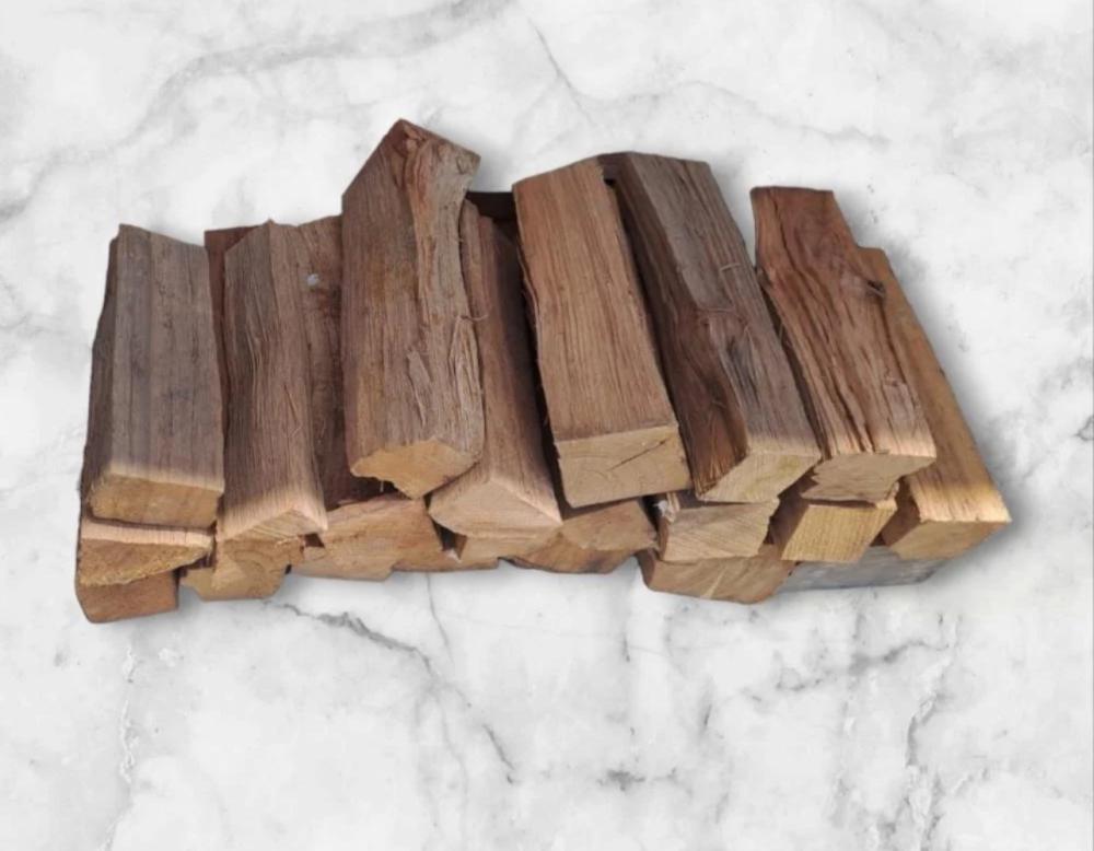 Bois de chauffage en chêne : ses caractéristiques, ses utilisations et ses avantages