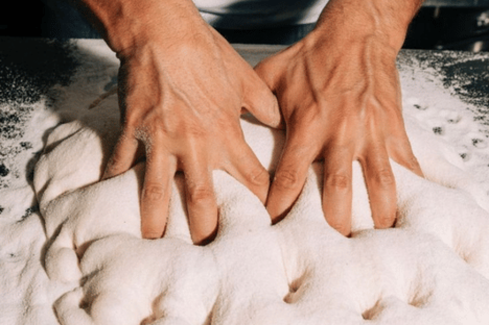 طريقة عجينة البيتزا الإيطالية الأصلية بالخميرة الطبيعية