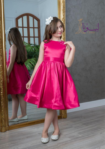 فستان سهرة بلون مميز وانيق