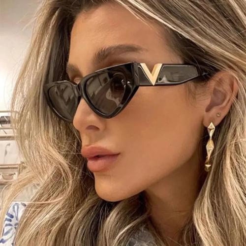 نظارات شمسية فاخرة بتصميم عين القطة