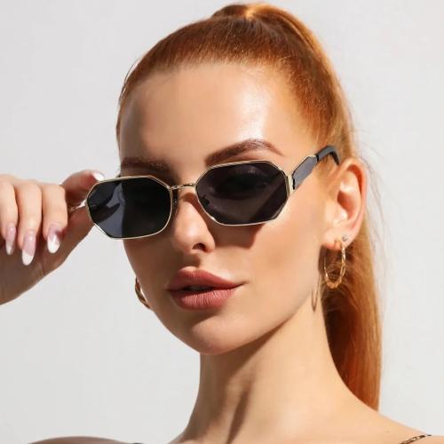 نظارات شمسية نسائية صغيرة بإطار خمر مضلع