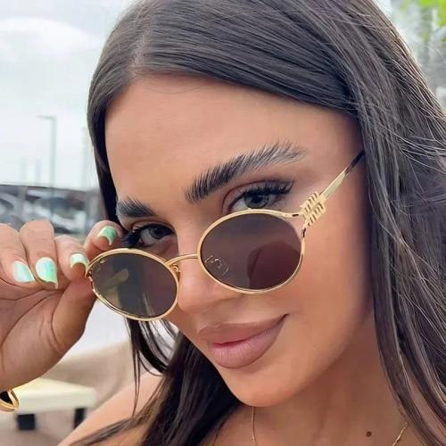 نظارات شمسية صغيرة بتصميم فاخر