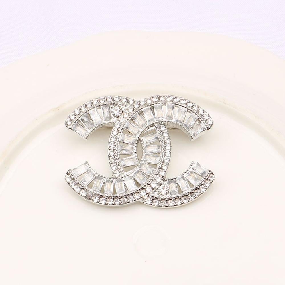 بروش شانيل فضي زركون من RONY&QAFA