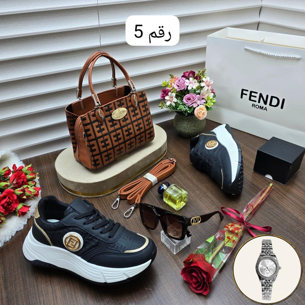 شنط راقيه ماركة فندي خامه جلديه عالية  الجودة.