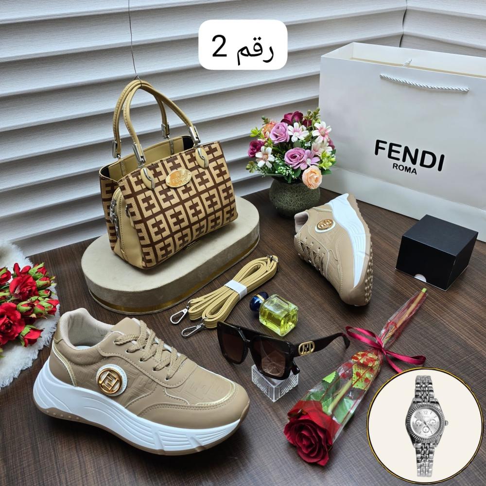 شنط راقيه ماركة فندي خامه جلديه عالية  الجودة.