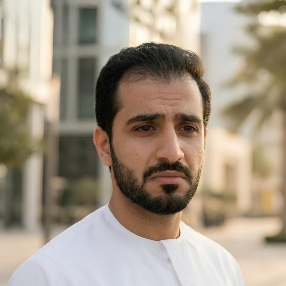 رجل يعاني من فراغات بفروة الرأس - العناية بانبات الشعر من نورايل