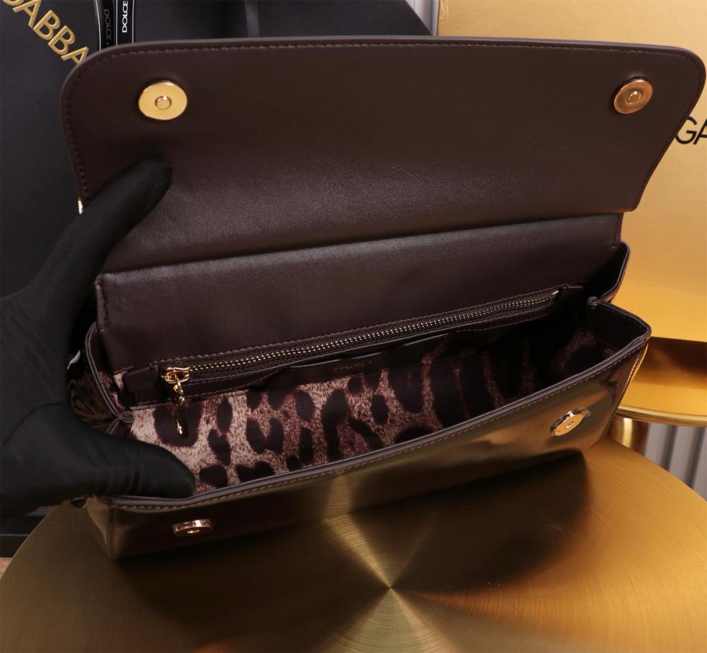 شنطة دولتشي اند غابانا Elongated Sicily handbag