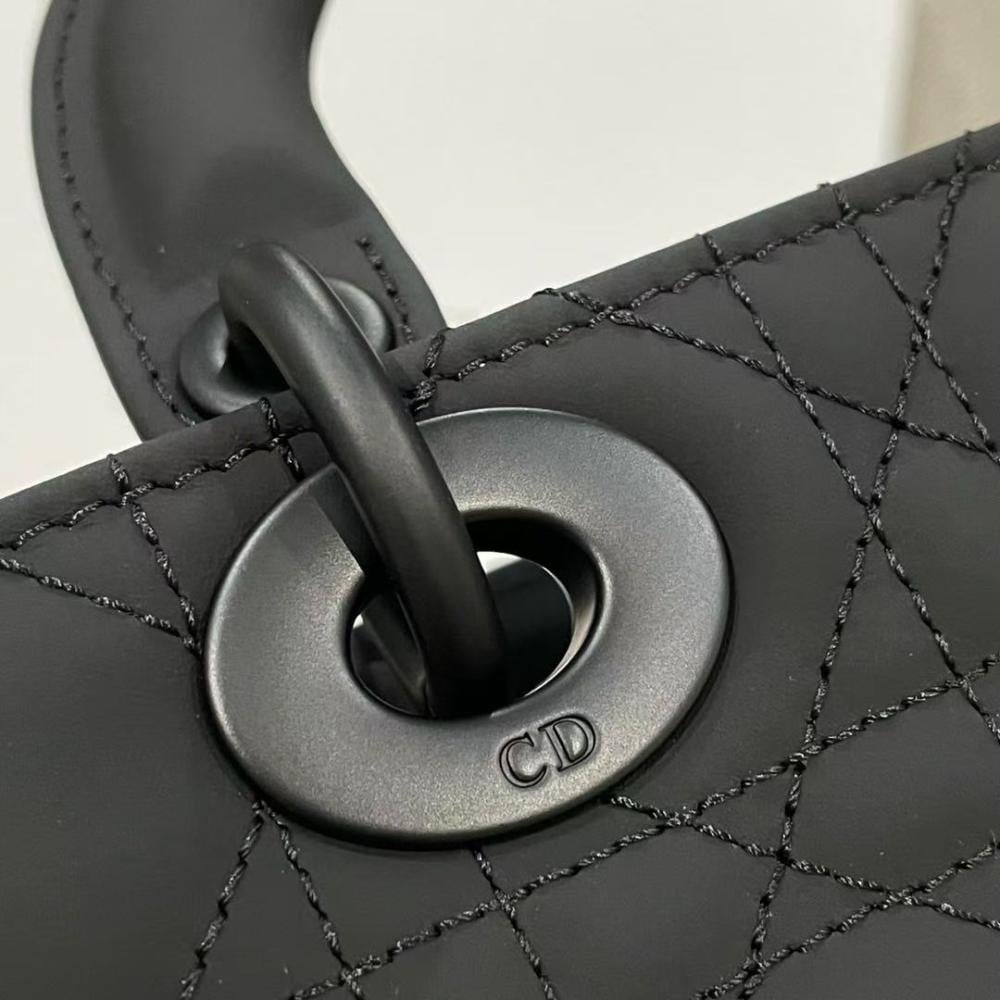 شنطة ديور Lady D-Joy Bag مقاس 26cm