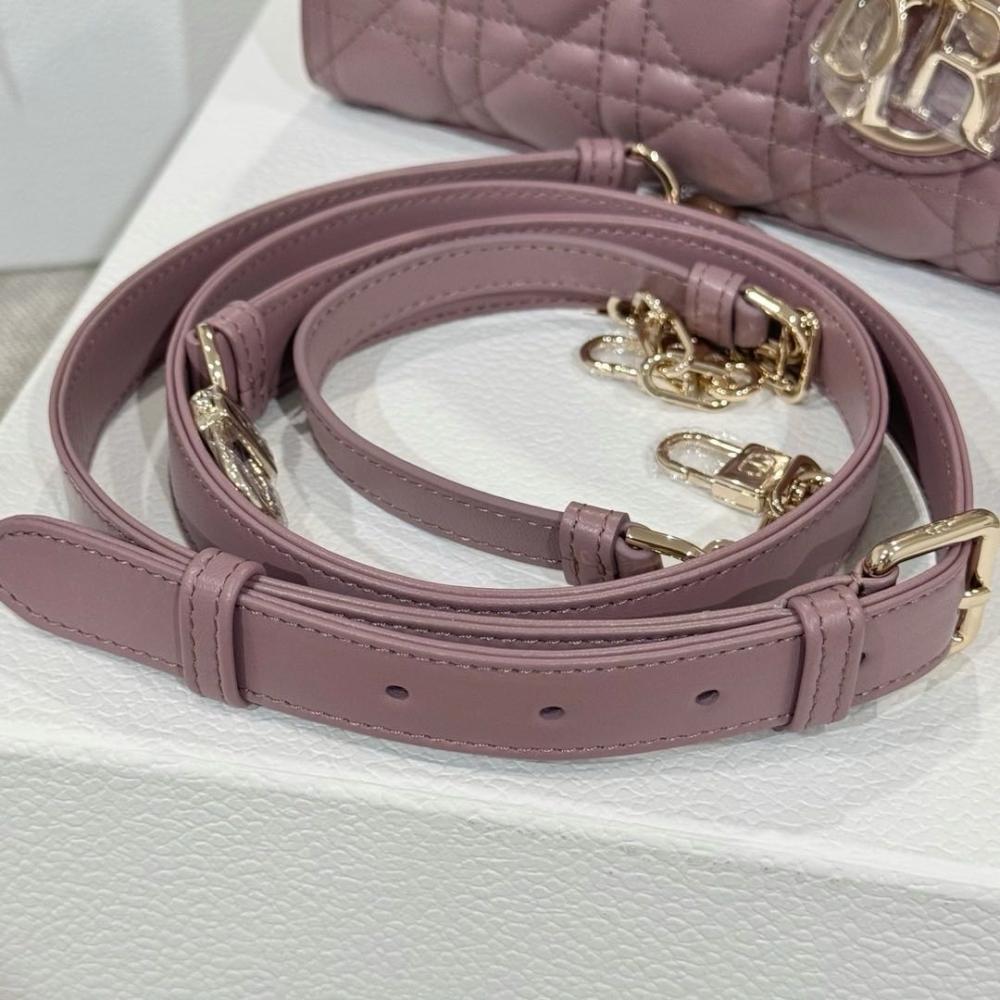 شنطة ديور Lady D-Joy Bag مقاس 22cm
