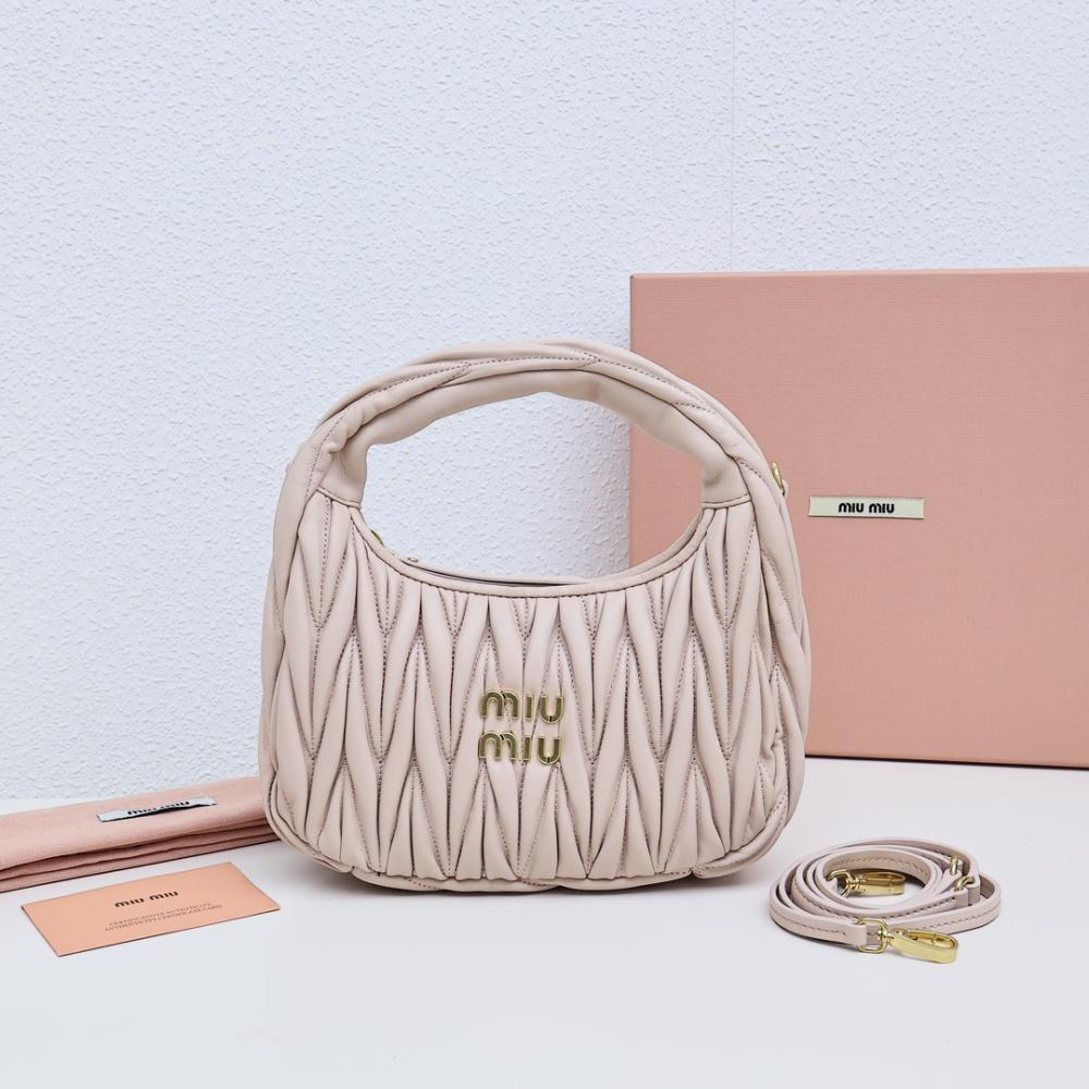 شنطة Miu Miu Wander matelassé leather hobo bagمقاس:20cm