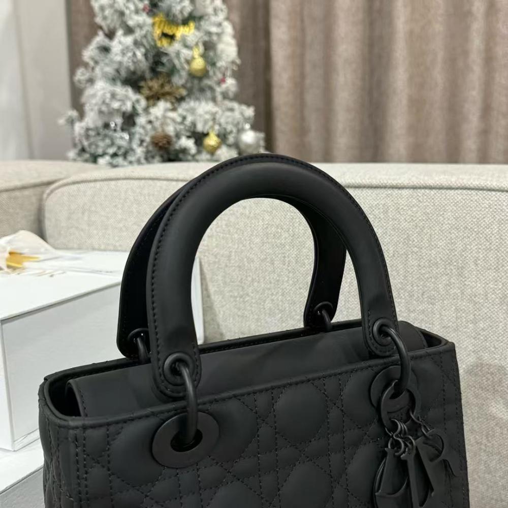 شنطة ليدي ديور Medium مقاس 24cm
