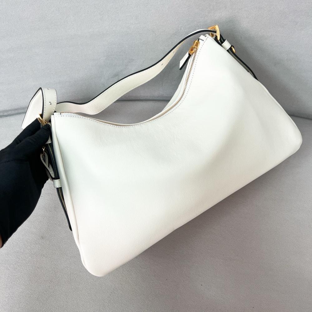 شنطة برادا مقاس 32cm