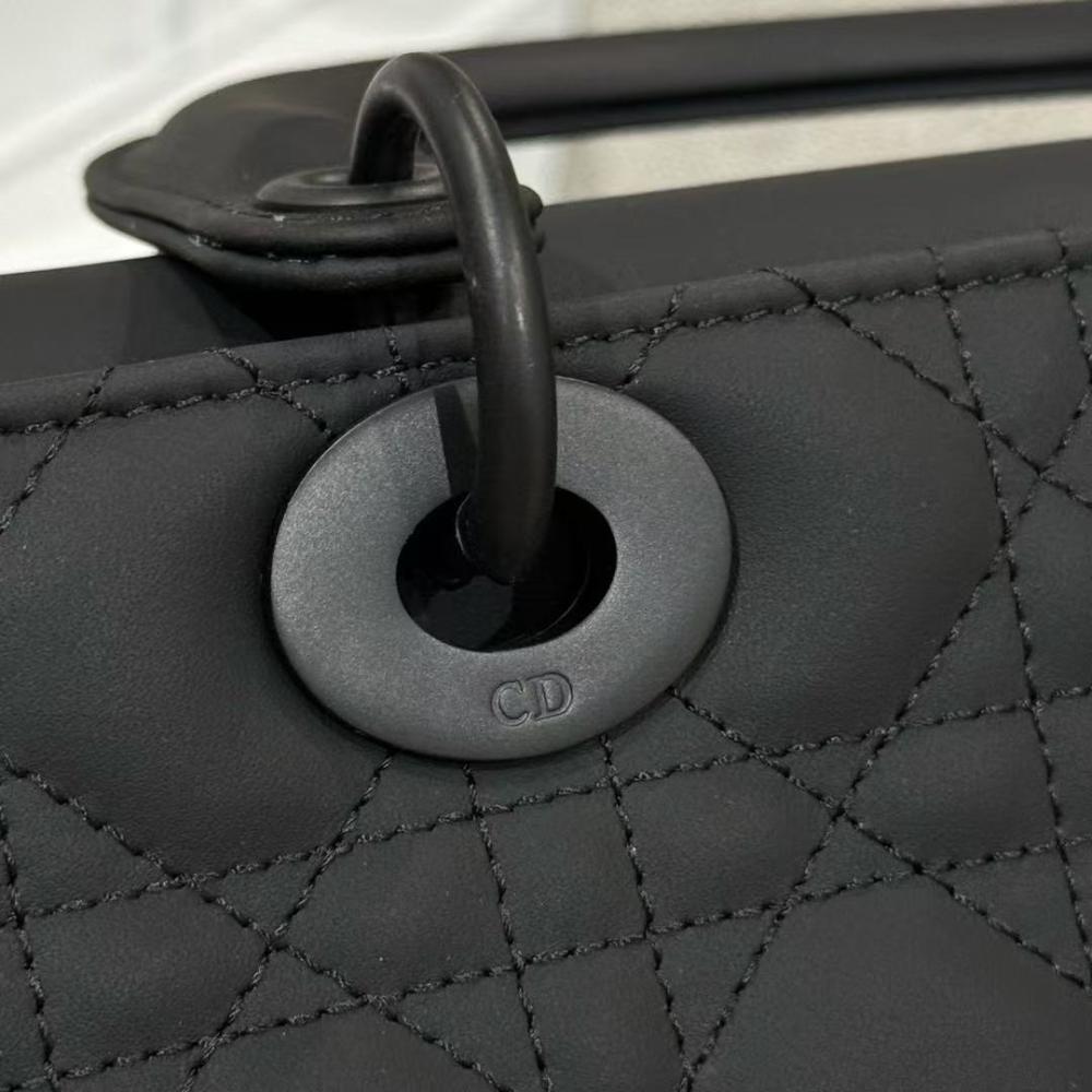شنطة ليدي ديور Medium مقاس 24cm