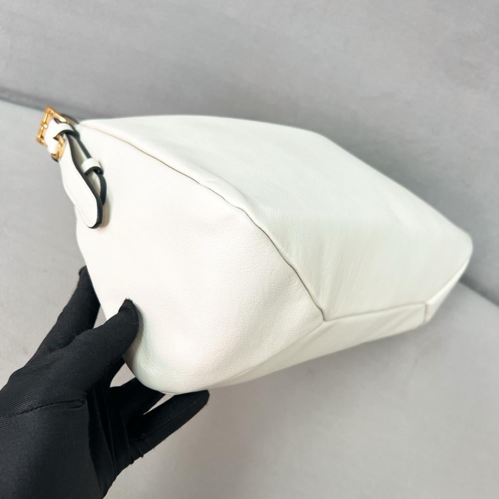 شنطة برادا مقاس 32cm