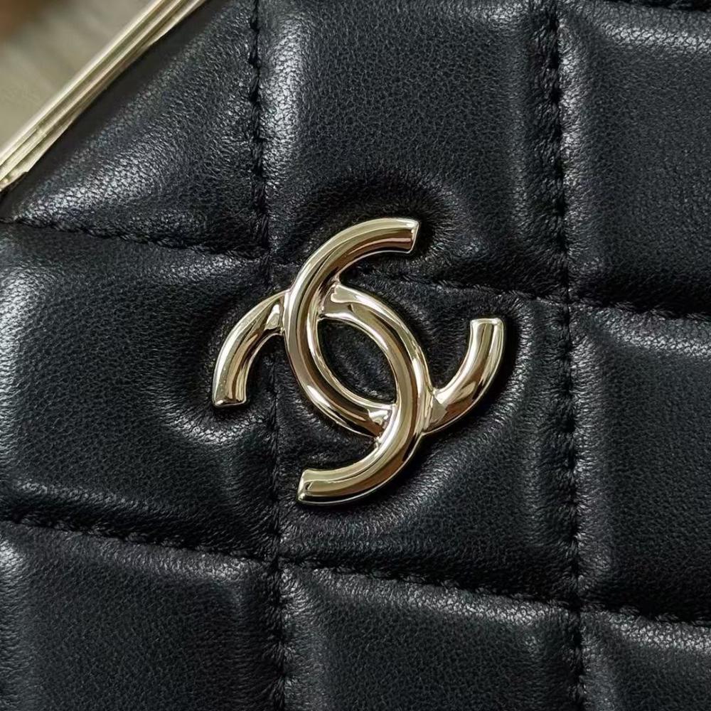 شنطة شانيل SMALL BOX BAG مقاس 18cm