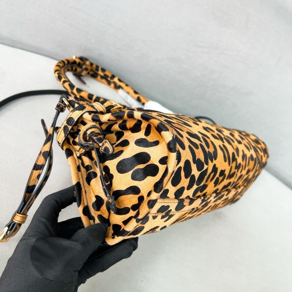 شنطة برادا مقاس 32cm