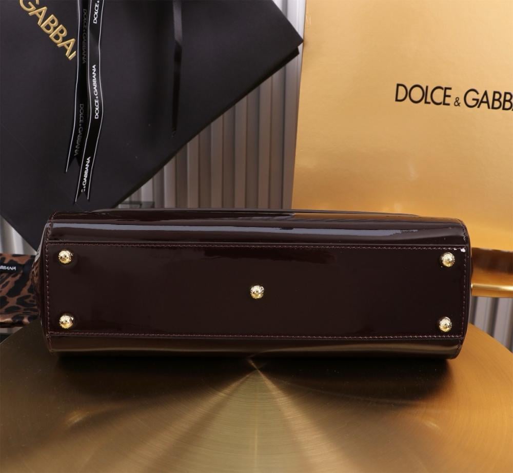 شنطة دولتشي اند غابانا Elongated Sicily handbag