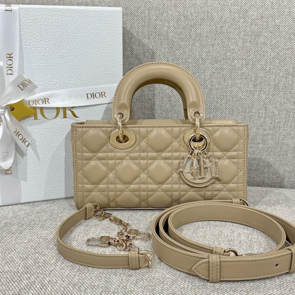 شنطة ديور Lady D-Joy Bag مقاس 22cm