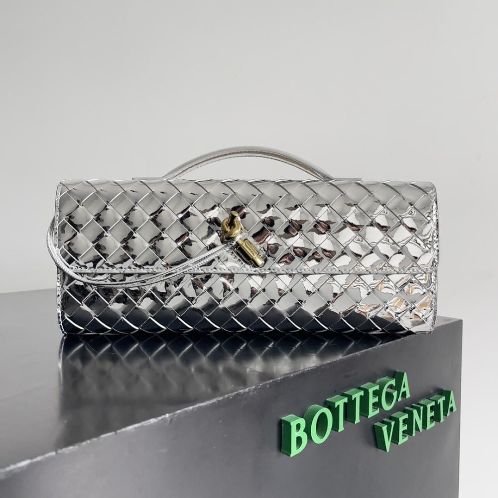 شنطة بوتيغا Andiamo clutch مقاس 31cm