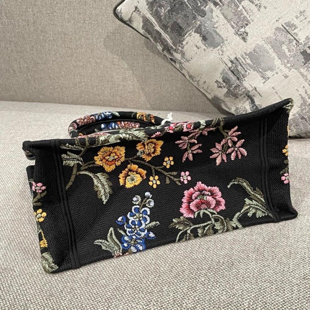 شنطة ديور Small Dior Book Tote مقاس 26.5 cm