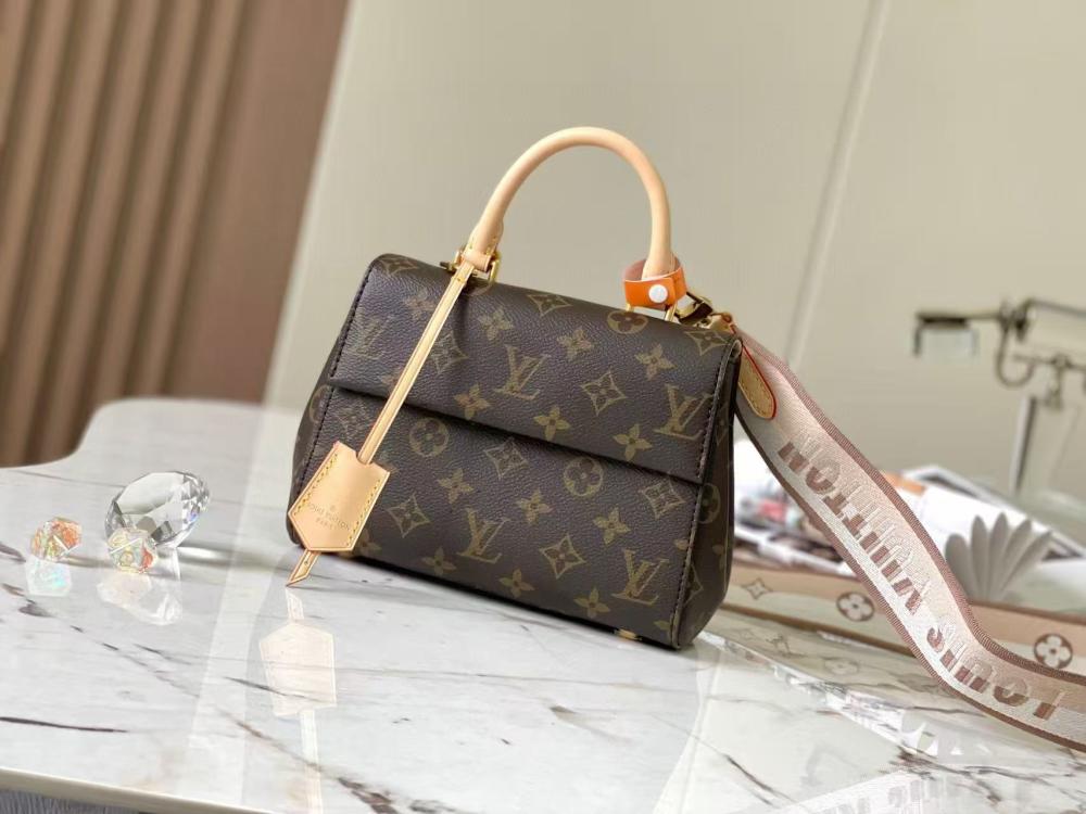 شنطة لويس فيتون cluny mini