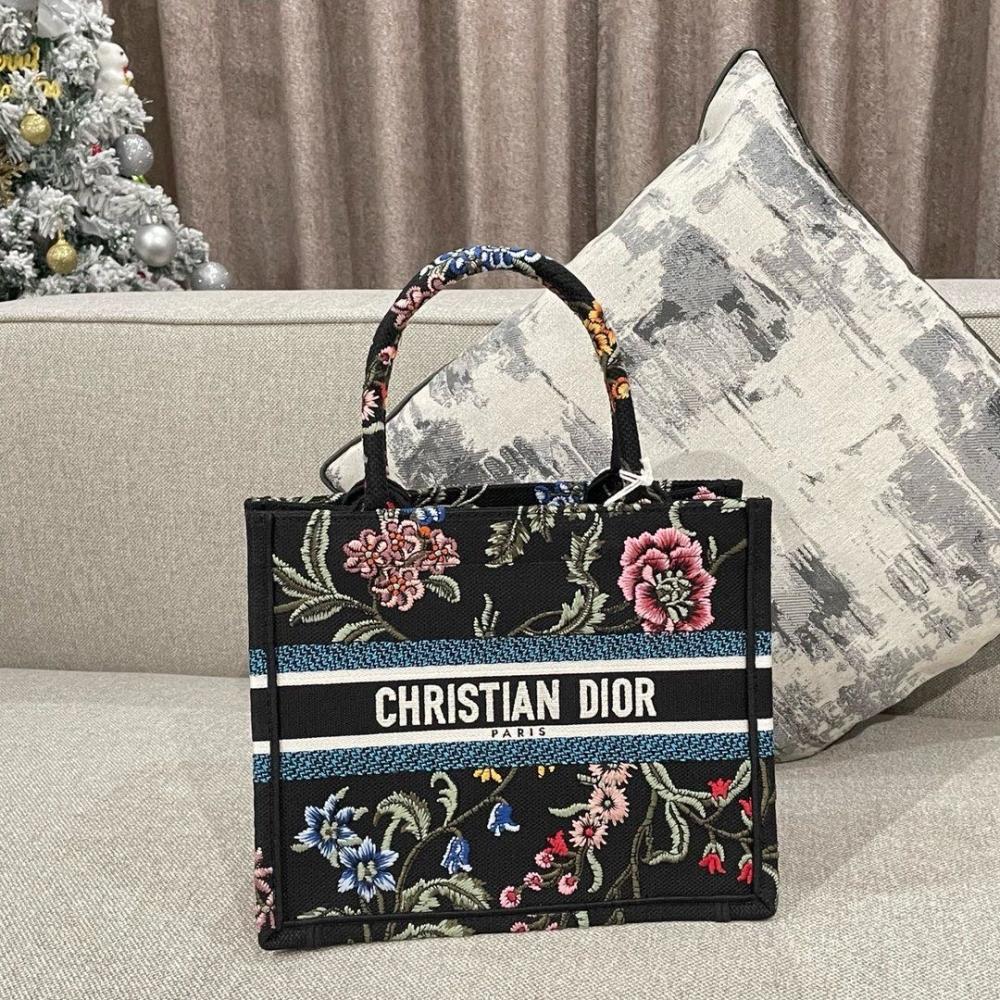 شنطة ديور Small Dior Book Tote مقاس 26.5 cm