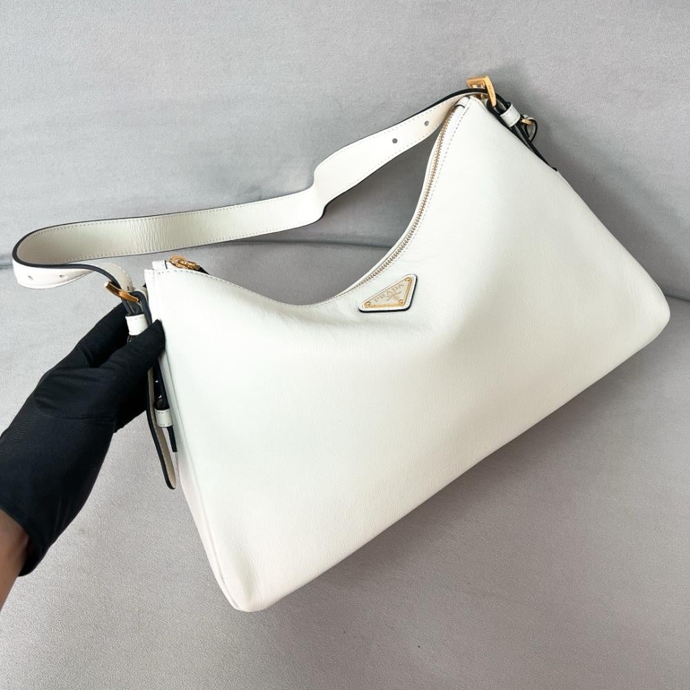 شنطة برادا مقاس 32cm