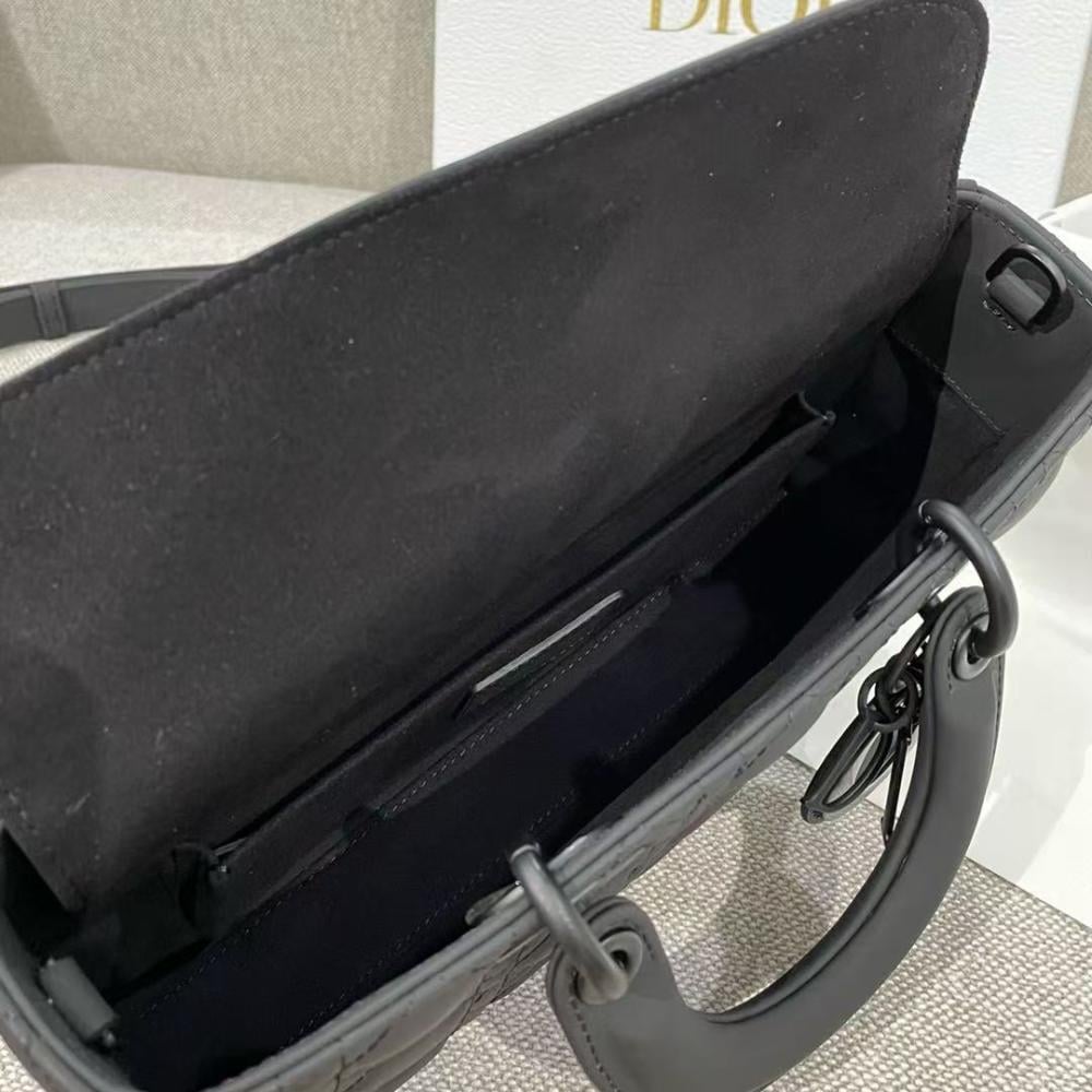 شنطة ديور Lady D-Joy Bag مقاس 26cm