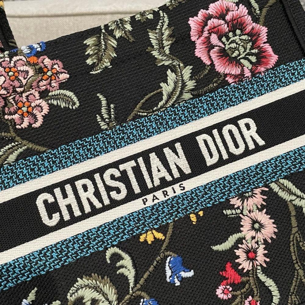 شنطة ديور Small Dior Book Tote مقاس 26.5 cm