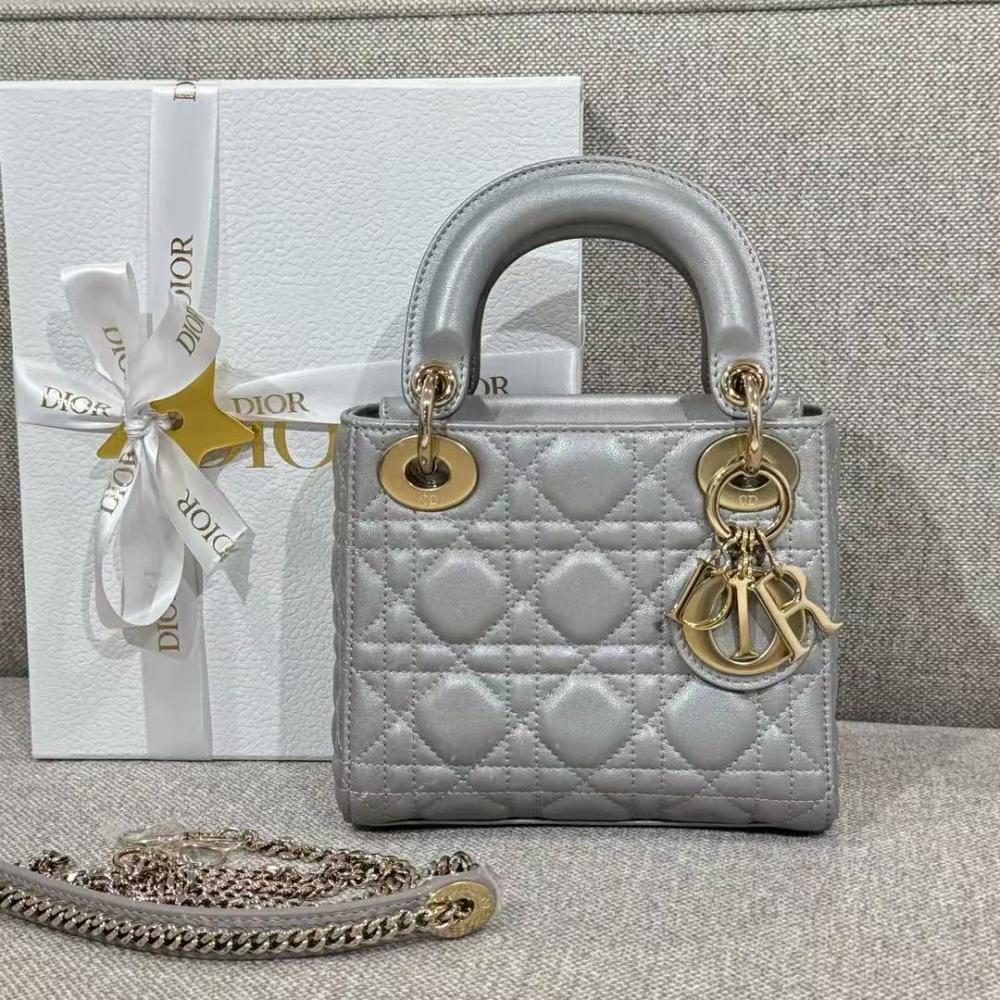 شنطة ديور Mini Lady Dior Bag مقاس 17cm