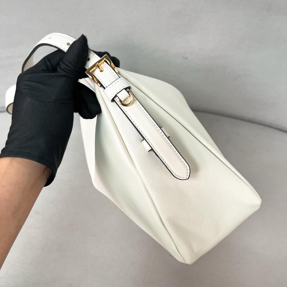 شنطة برادا مقاس 32cm