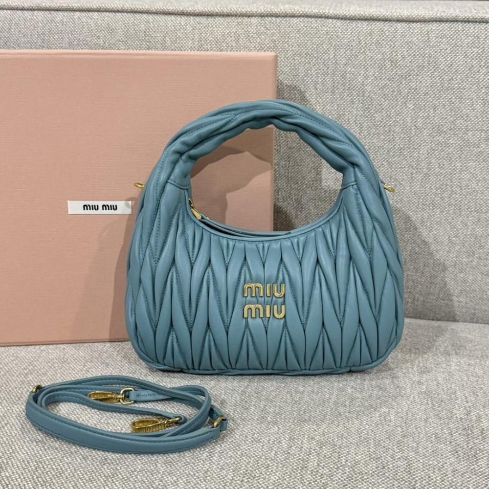 شنطة Miu Miu Wander matelassé leather hobo bagمقاس:20cm