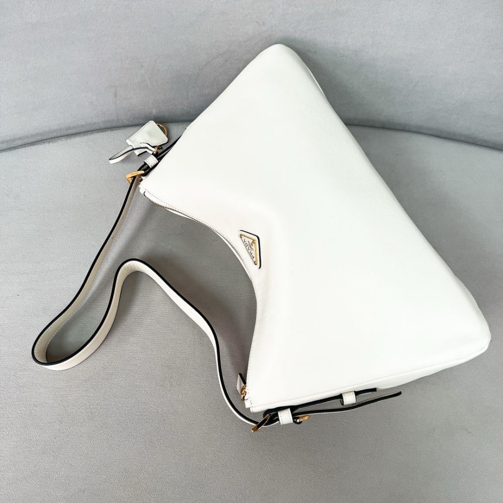 شنطة برادا مقاس 32cm