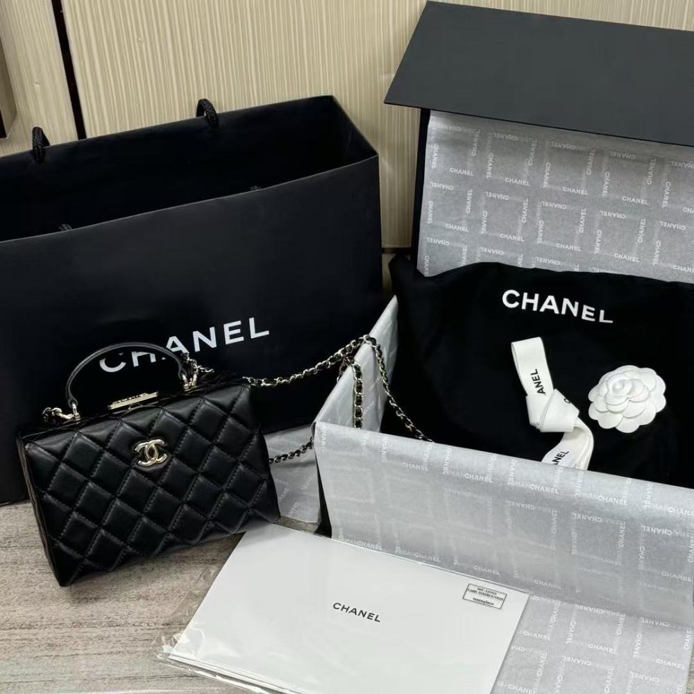 شنطة شانيل SMALL BOX BAG مقاس 18cm