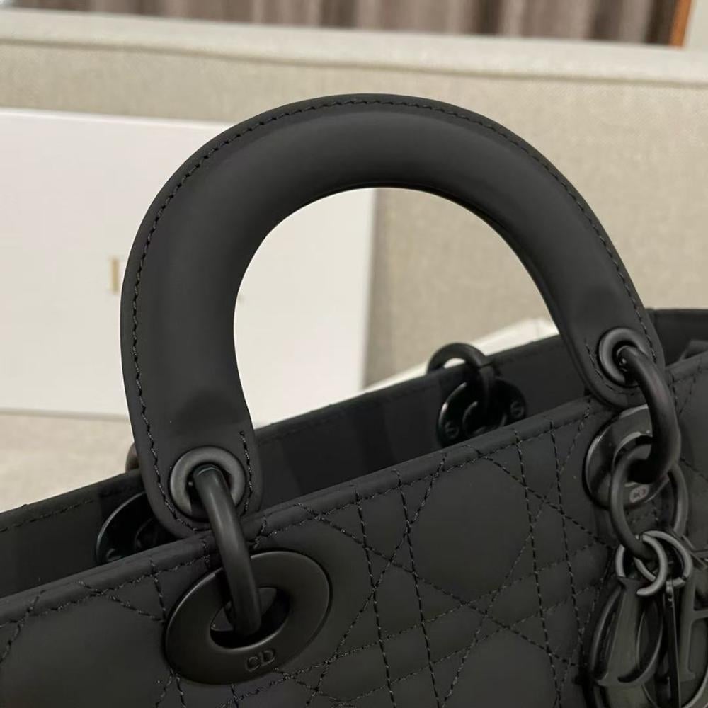 شنطة ديور Lady D-Joy Bag مقاس 26cm