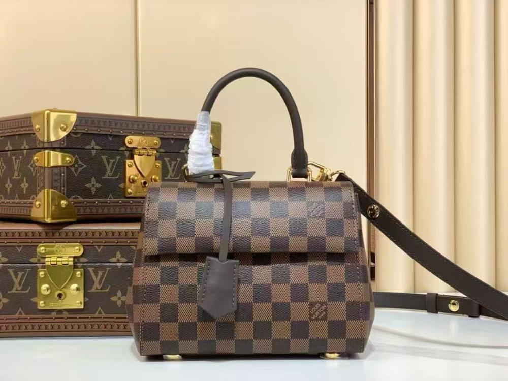 شنطة لويس فيتون cluny mini