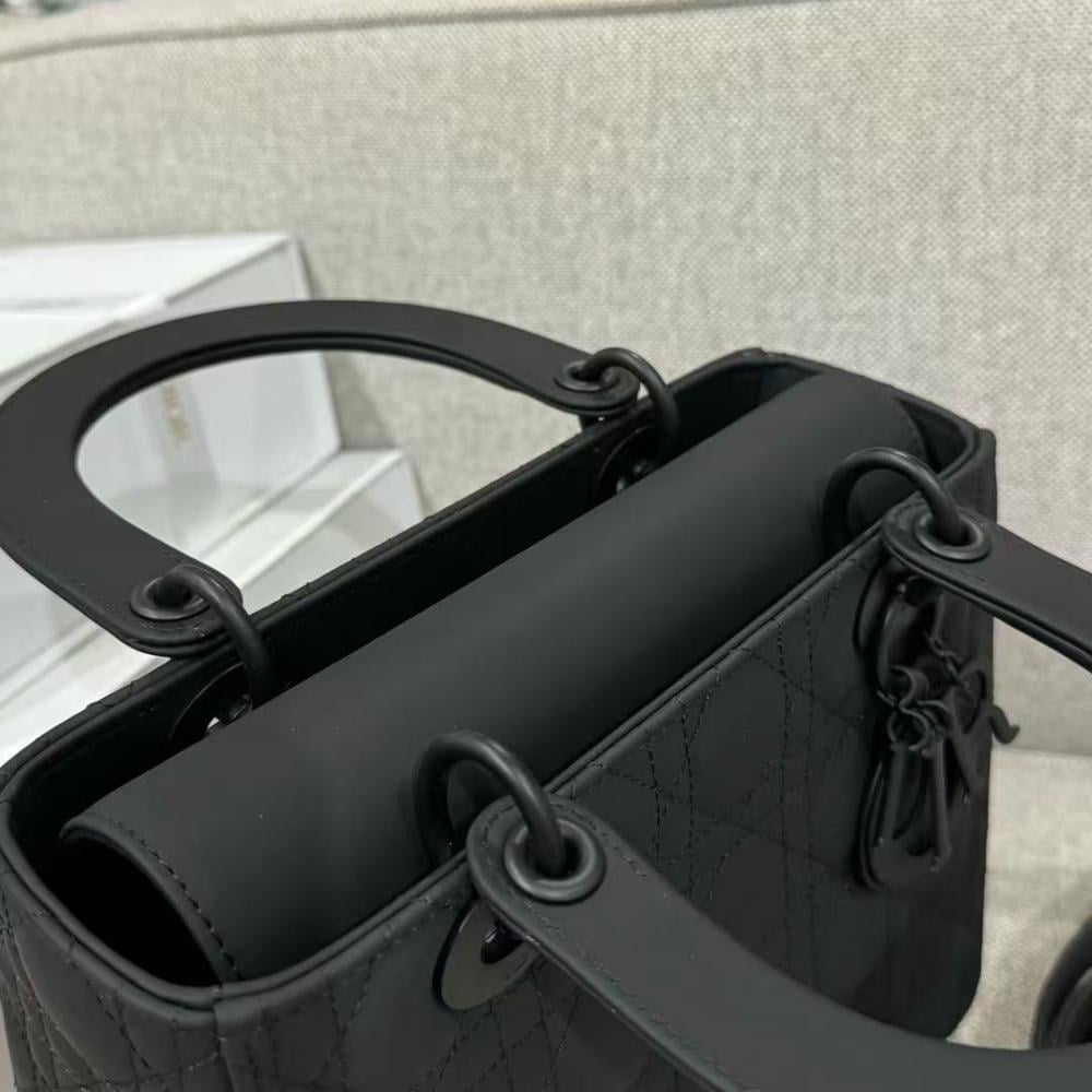 شنطة ليدي ديور Medium مقاس 24cm