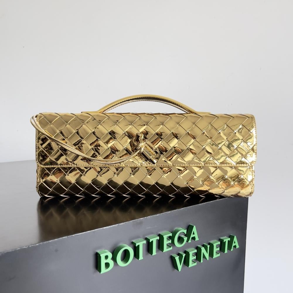 شنطة بوتيغا  Andiamo clutch مقاس 31cm