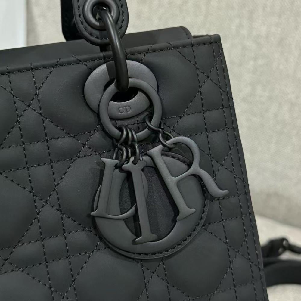 شنطة ليدي ديور Medium مقاس 24cm