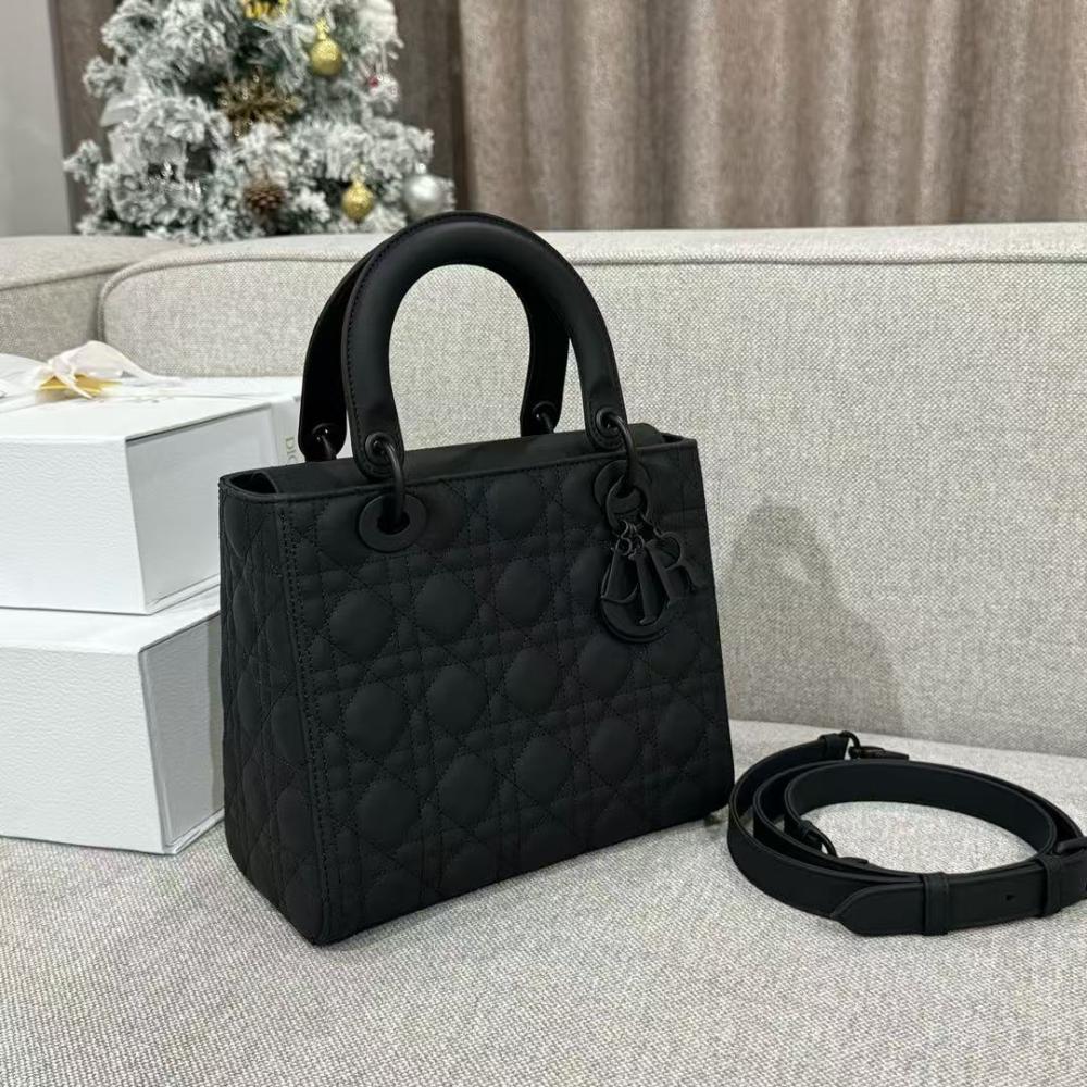 شنطة ليدي ديور Medium مقاس 24cm