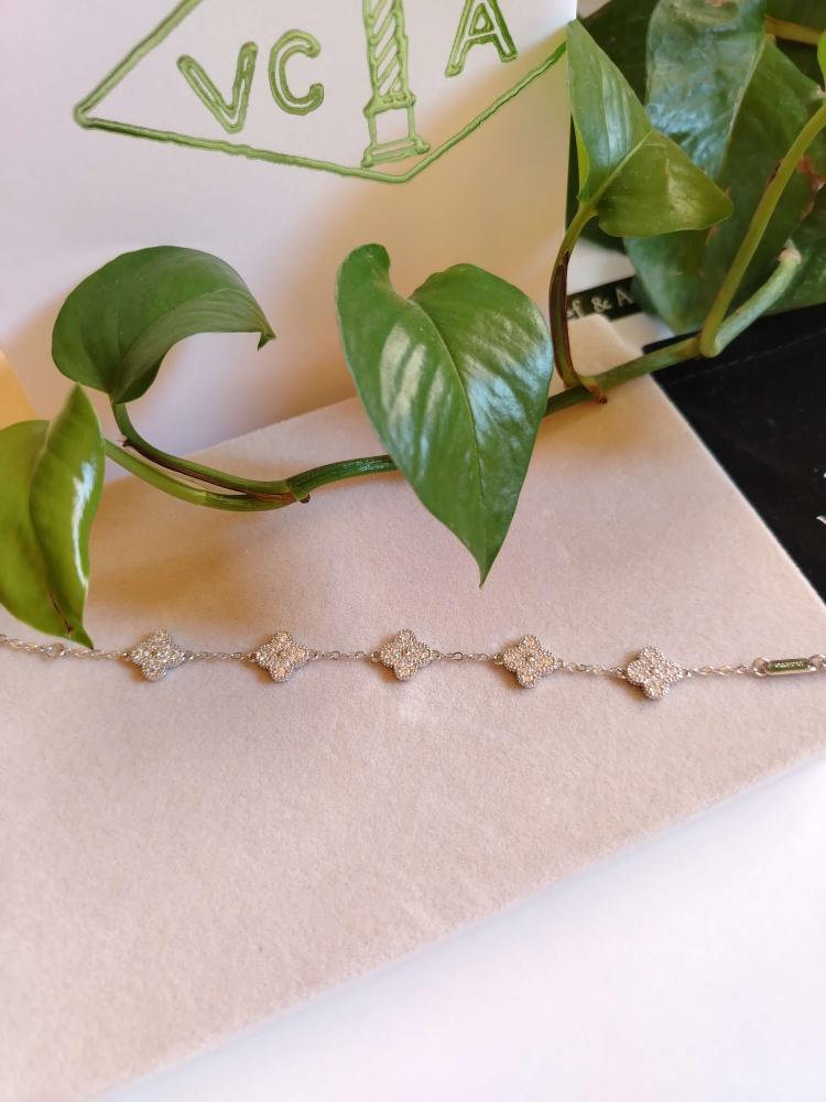 اسوارة فان كليف ميني فضي