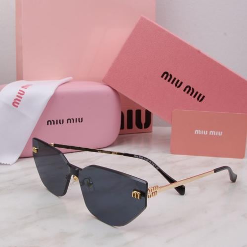 نظارة شمسيه نسائيه ميو ميو Miu Miu
