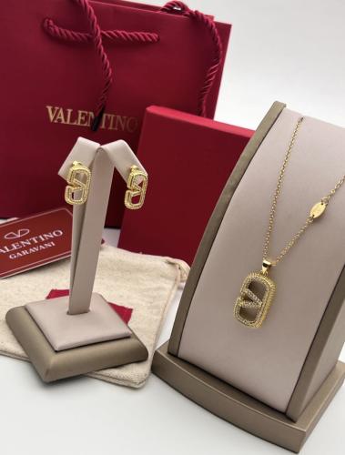 ‎طقم سلسال وحلق VALENTINO️️