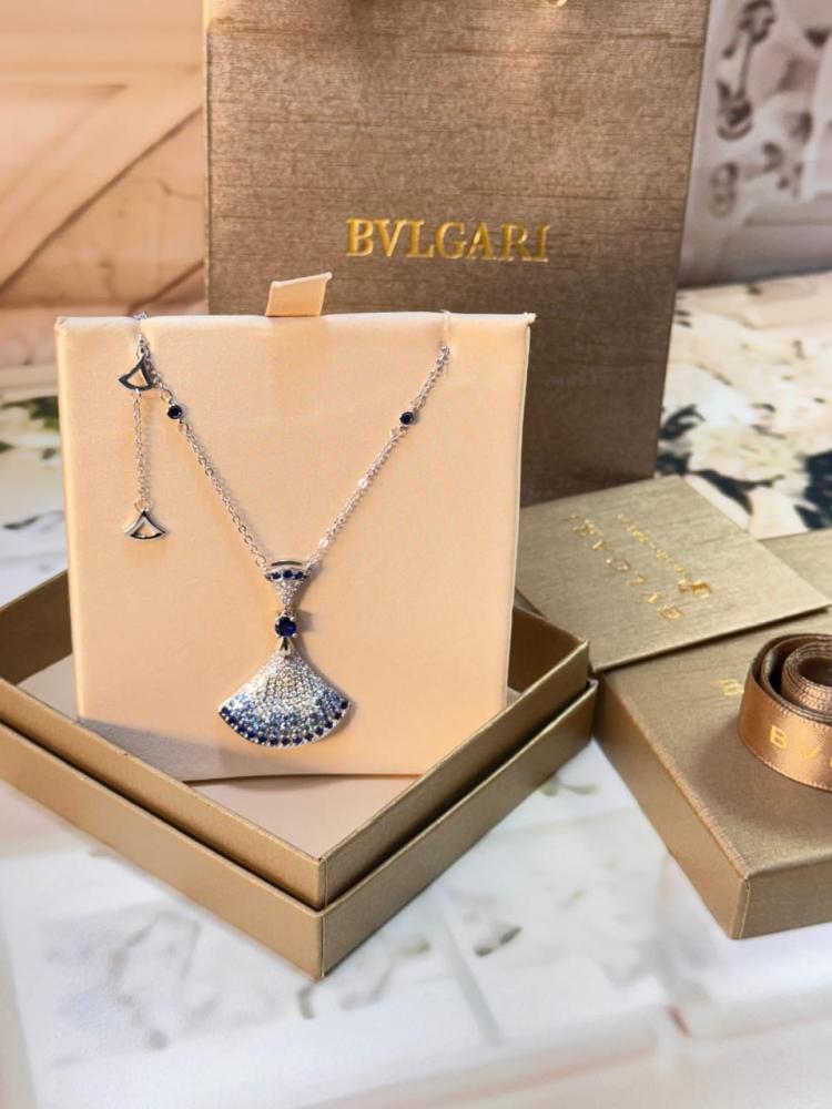 سلسال من  ماركة BVLGARI ماستر مع الملحقات