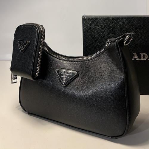 حقيبة -Prada